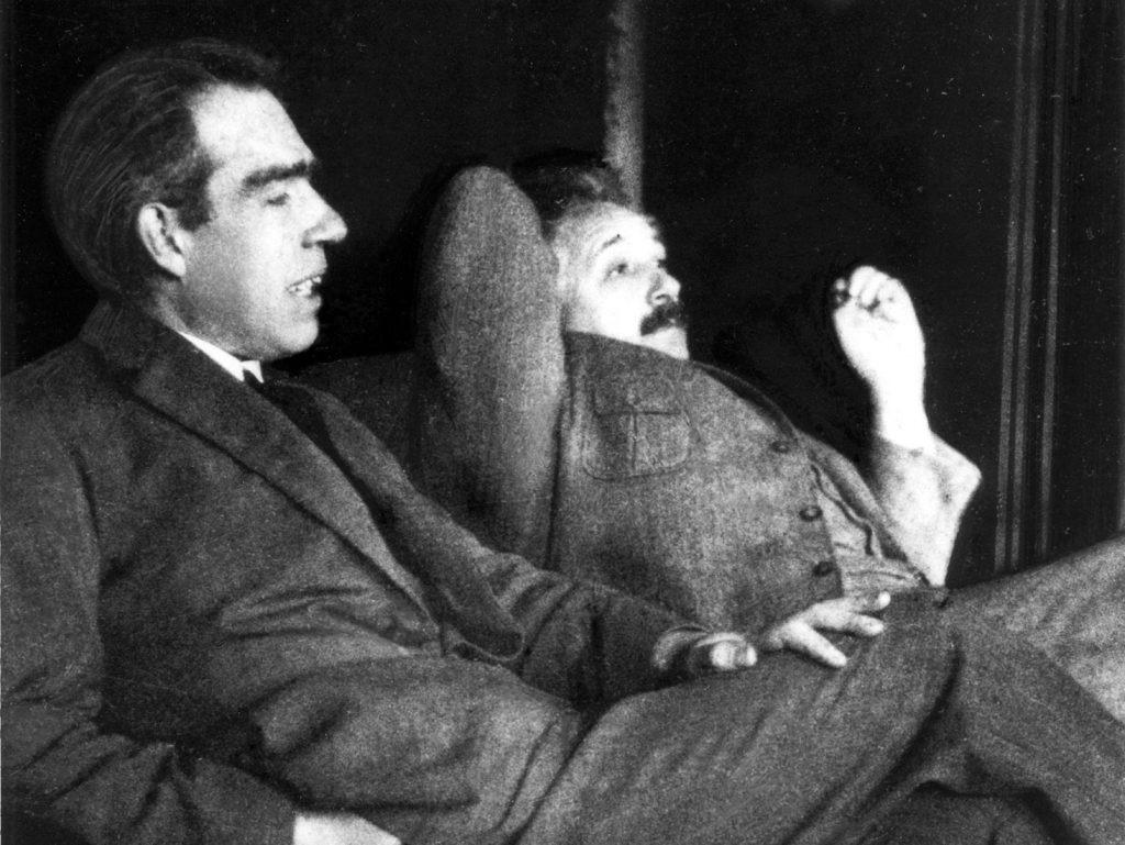 Niels Bohr und Albert Einstein
